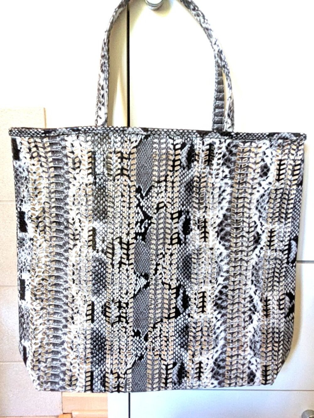 WOMEN'S TOTE BROWN BEIGE BLACK-NEIMAN MARCUS-BEACH-SHOP-OR ANYWHERE-NEVER USED